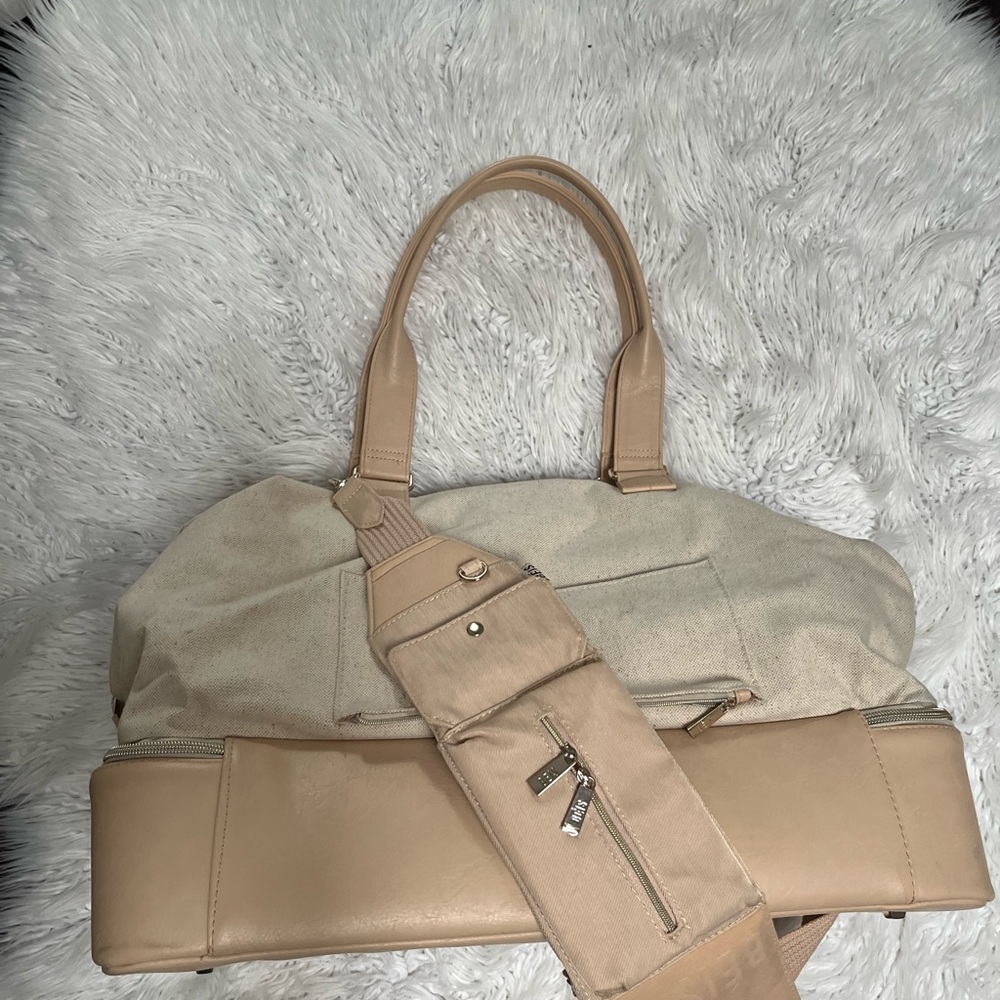 Beis weekender bag with upgraded strap